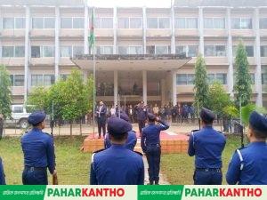 মুক্তিযুদ্ধে শহীদদের প্রতি পুলিশ কৃতক ৩১ বার তোপধ্বনি প্রদান